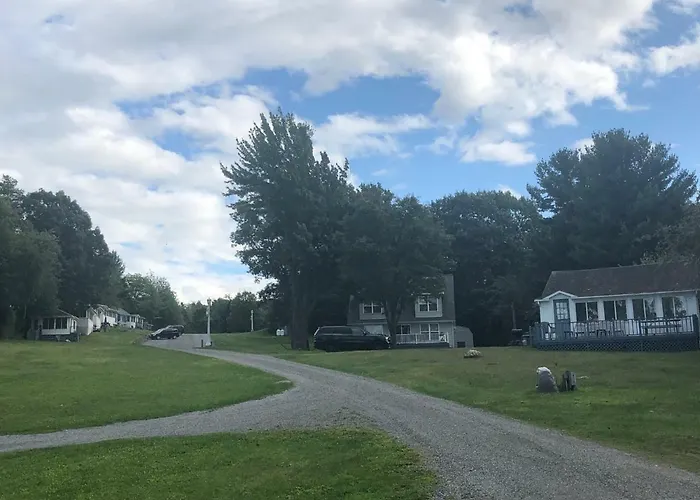 West Winds Motel & Cottages